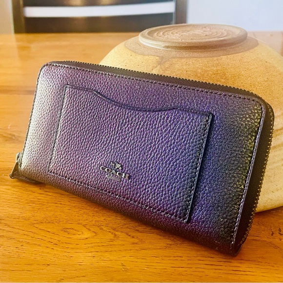 ULTRA RARE UNICORN Coach Hologram Petrol Zip Accordion Oil Slick Wallet Purple - Picture 4 of 16